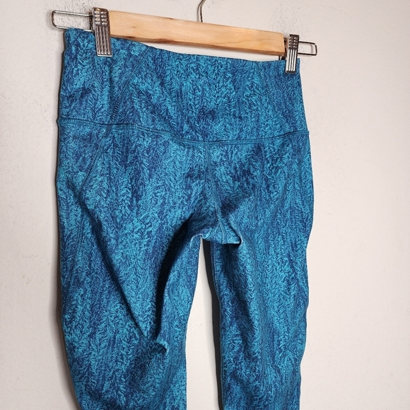 Patagonia cropped teal forest leggings. - Picture 12 of 16